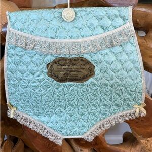 👄 Vintage Style Blue Laundry Bag with Lace Trim
